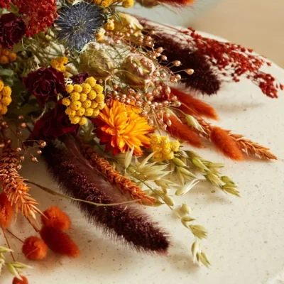 Bouquet de fleurs naturelles séchées, idée cadeau pour femme, ou maîtresse d'école. Les fleurs sont des chardons, des blés séchées, des épis