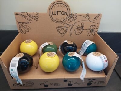 Ollas en terre cuite lutton fabrication artisanale sur présentoir